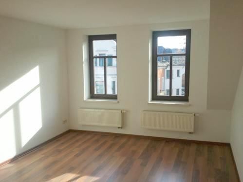 Große DG 2-Zimmer mit Einbauküche, Laminat in Topplage zum Toppreis! Stellplatz mgl. – wr8.dgmi_sz
