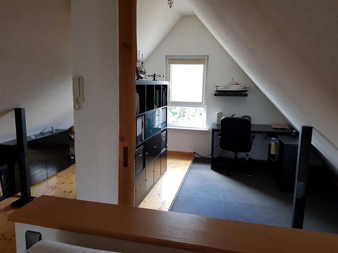 Top Maisonettewohnung mit Balkon, EBK und Klimaanlagen zu vermieten – फोटो 10