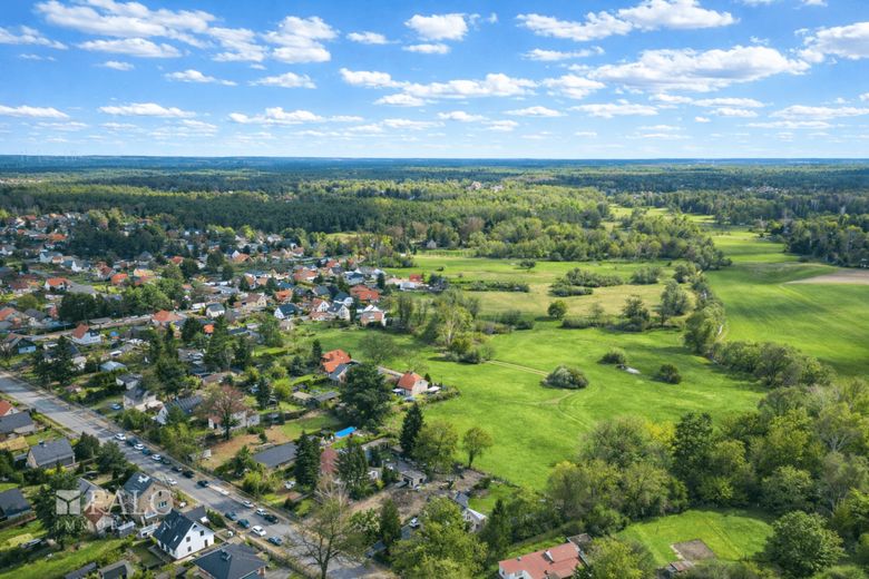 Exklusives Anwesen mit Innenpool, Galerie und unverbaubarem Naturpanorama – Umgebung