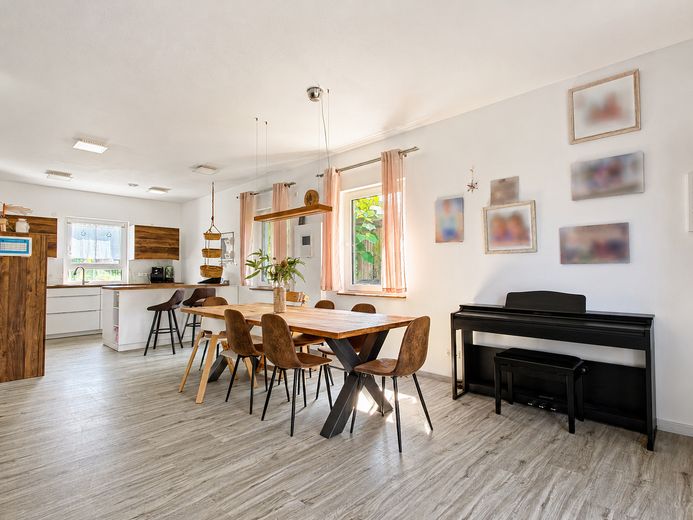 Modernes 217-m²-Familienhaus mit 8 Zimmern, PV-Speicher, Wallbox, Solar & großem Garten – Foto 13