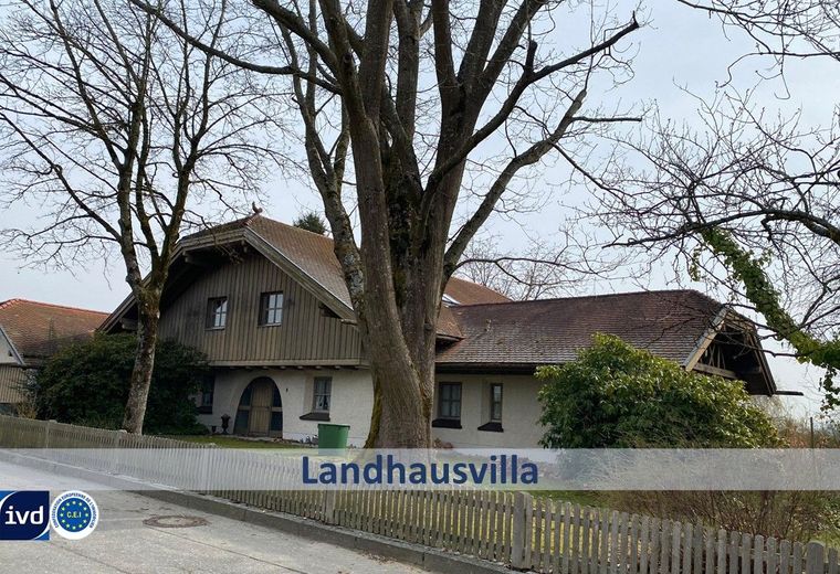 ALPENLANDHAUS MIT WEITEREN BAUPLATZ – Hauptfoto
