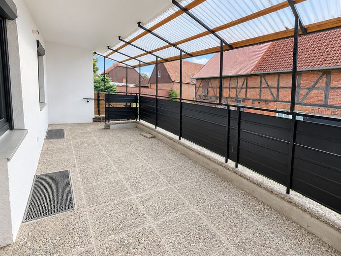 Primera ocupación tras la reforma: espacioso piso de 4 habitaciones con terraza y 106 m² en Springe – Terasse
