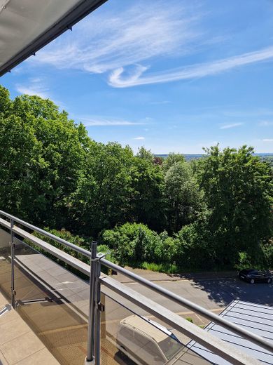 3-Zimmer Penthouse-Wohnung barrierefrei mit  Balkon, Terrasse und Loggia in Bad Camberg – Fernsicht von Balkon
