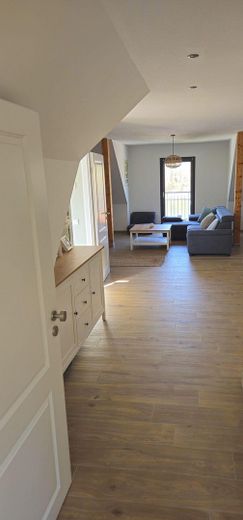 Moderne 92m² Dachwohnung mit Mainblick – sofort bezugsfertig & ruhig gelegen – Eingangsbereich mit Mainblick