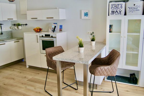 Strandnahe Kapitalanlage: Ferienwohnung & Ladengeschäft