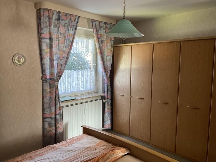 Helle 2-Zimmer-Eigentumswohnung mit Loggia und Garage in ruhiger Lage von Nortorf – Schlafzimmer