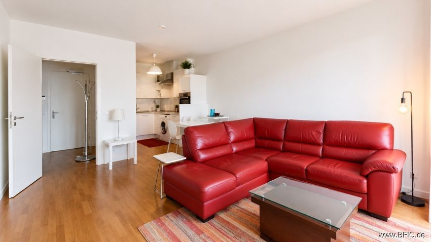 elegante 2-Zi.-Wohnung mit großem Balkon - möbliert vermietet nähe Spittelmarkt – Wohnzimmer