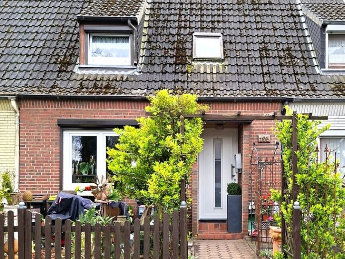 !!! PROVISIONSFREI FÜR DEN KÄUFER !!! 
Modernisiertes Reihenmittelhaus in ruhiger Lage in 28239 Bremen!!! – Foto 1
