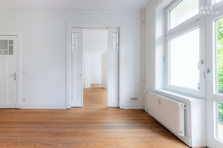 Seltene Gelegenheit: Altbauperle im Falkenried! – Wohnzimmer