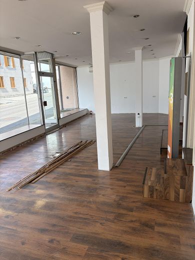 Bright commercial space with shop windows, 83 sq m, in Sachsenheim – Photo 3