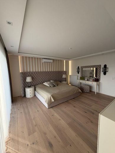 Großzügiges Hauptschlafzimmer