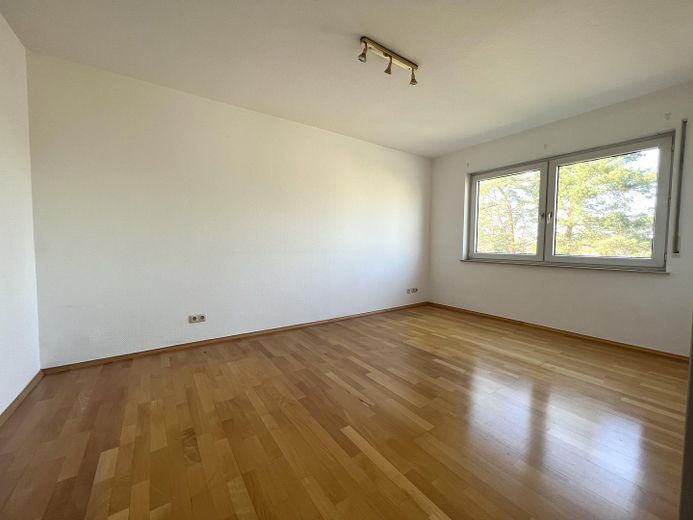Przestronna dwupoziomowa mansarda z 4 pokojami, balkonem od południa i dalekim widokiem – Zdjęcie 5