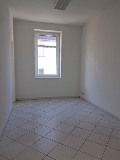 Repräsentatives Ladenlokal/Austellungsraum/Bürofläche in der Innenstadt zu vermieten! – Sozialraum