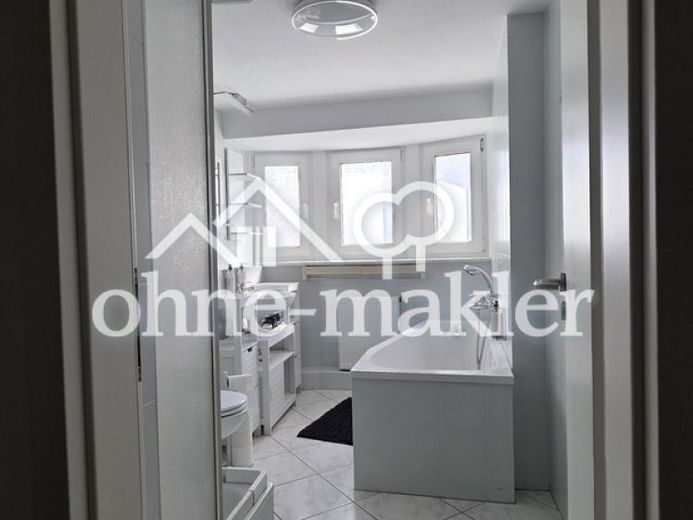 3 pokoje, balkon, kuchnia w zabudowie i łazienka z oknem – Zdjęcie 1