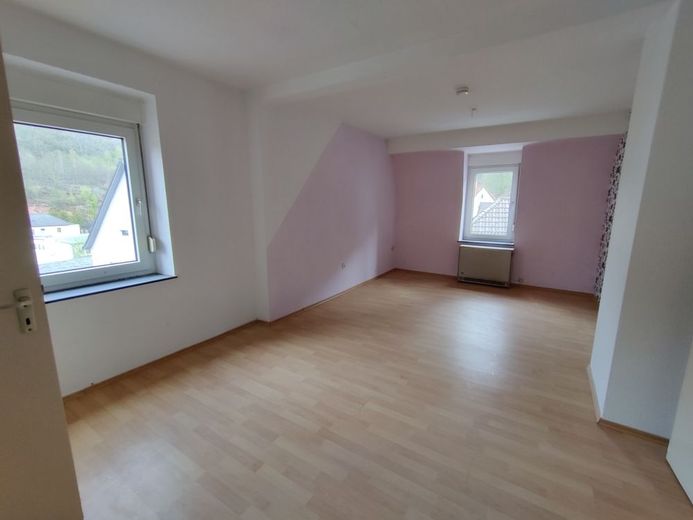 4 Zimmer, Küche und Bad zu vermieten in Pirmasens – Wohnzimmer