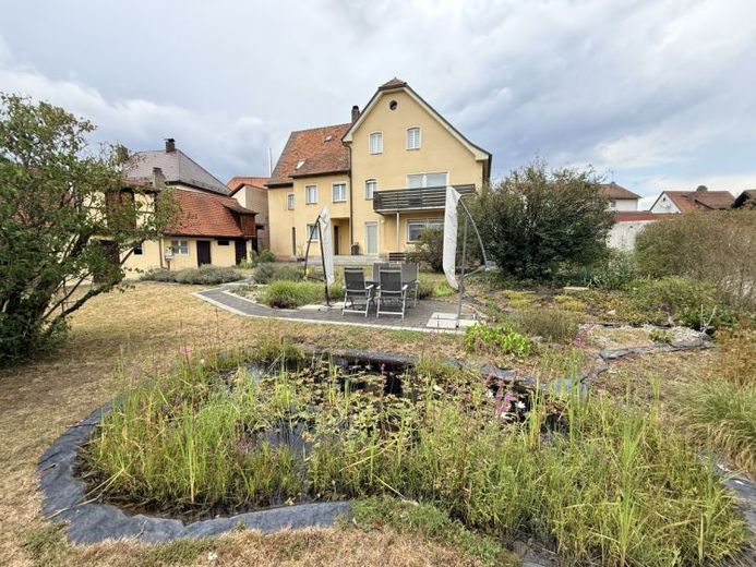 Ampia casa unifamiliare con riserva di ampliamento e ulteriore lotto edificabile nel grande giardino – Foto 1