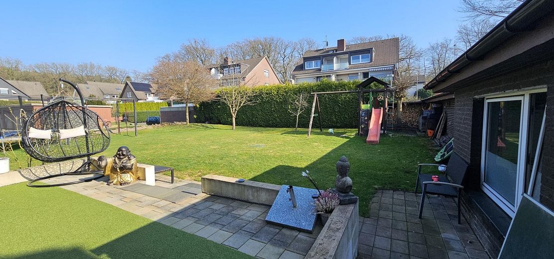 5-Zimmer-EG Wohnung mit Garten, Outdoor-Küche, Doppel Garage & Stellplatz – Wohnen wie im Haus – Garten