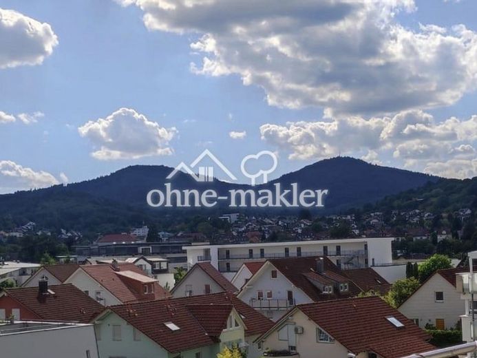 Appartement spacieux de 4 pièces avec balcon et vue panoramique sur la Forêt-Noire – Photo 1