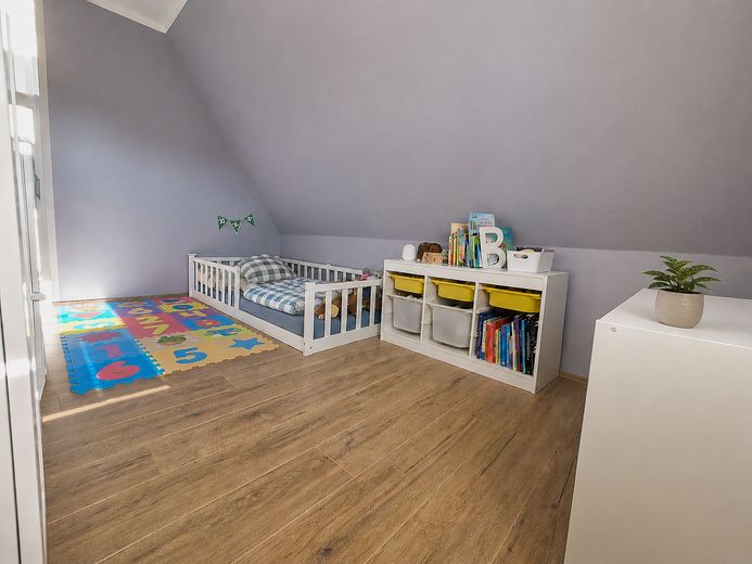Modernisierte Doppelhaushälfte mit Sonnenterrasse – provisionsfrei – Ankleidezimmer