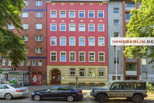 IMMOBERLIN.DE - Perfect in Kreuzberg! Renovated period apartment with quiet southwest-facing balcony