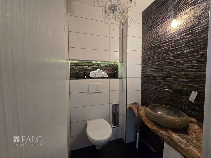 Ein Haus wie kein zweites, ruhig gelegen und mitten drin – Gäste WC