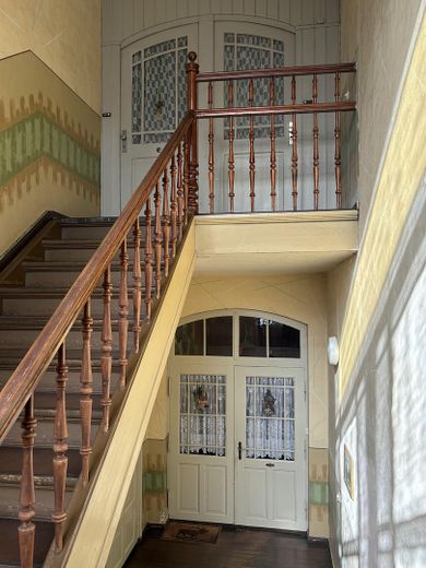Idyllische Villa/Mehrfamilienhaus in grünem Erholungsort (Harz) - mit Ausbau-/Investmentpotential – Treppenhaus Villa