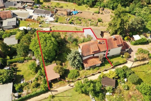 Bliźniak z potencjałem w spokojnej i pięknej dzielnicy mieszkaniowej Radebeul