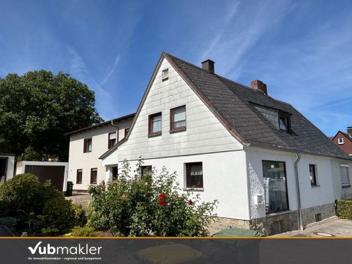 Einfamilienhaus mit ca200 qm Wohnfläche, großem Grundstück und Zweifamilienhaus Potenzial in Arzberg – Foto 1