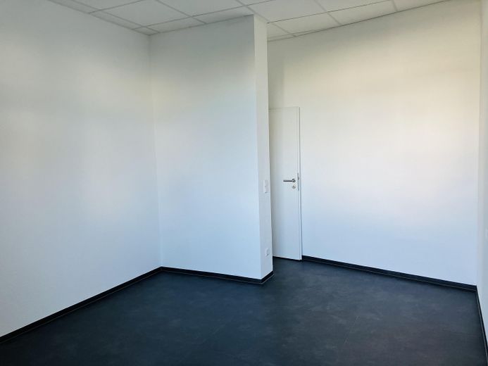 Kernsaniert und barrierefrei - 2,5-Zimmer-Wohnung mit top Anbindung – Schlafzimmer