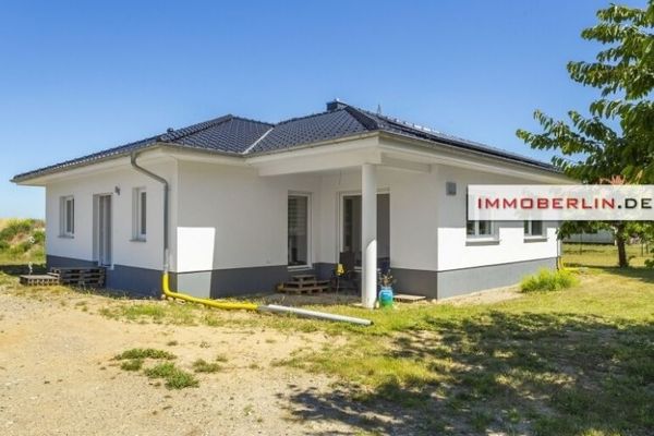 IMMOBERLIN.DE - Muhteşem güneş bahçesine ve kiraya verilmiş araziye sahip modern bungalov