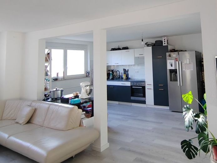 Großzügige 4-Zimmer-Dachgeschosswohnung – ideal geeignet für Wohngemeinschaften – फोटो 1