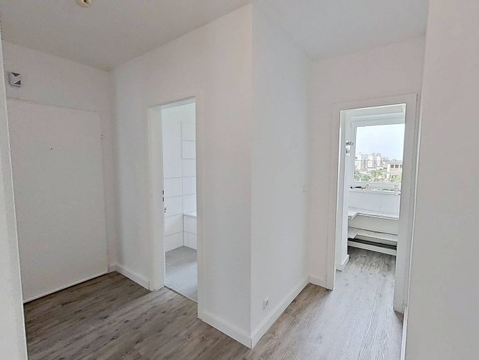 EINZIEHEN UND BIS ZU 3 KALTMIETEN SPAREN: Große 3-Zimmer-Wohnung mit BALKON und EBK in Kappeln-Ellenberg – Ansicht II: Flur