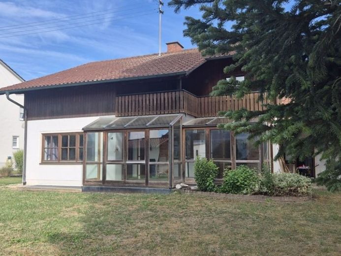 Großzügiges Einfamilienhaus mit Garage und großem Garten in ruhiger Ortsrandlage – Foto 1
