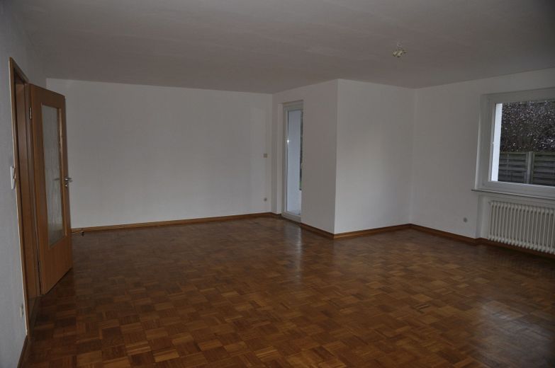 Modernes Zweifamilienhaus in Bredenbeck – Wohnzimmer im Erdgeschoss