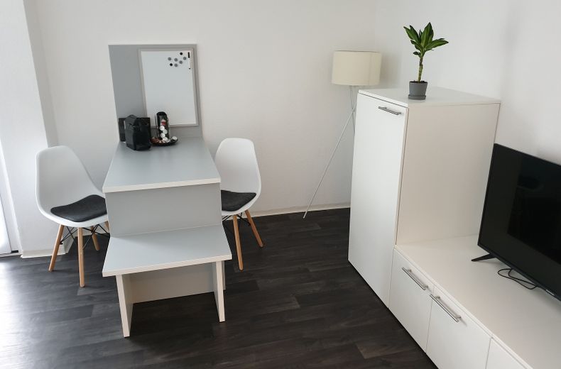 vollständig Möbliertes Appartment/Wohnung in zentraler Lage / überd. Stellplatz möglich – Foto 3
