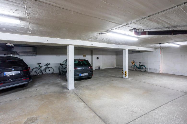 SENZA PROVVIGIONE: gioiello urbano di Schwabing – luminoso appartamento di 2 locali all'ultimo piano, balcone e ascensore – Optional: Tiefgaragenplatz