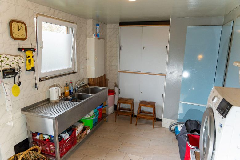 Vielseitige Gewerbeimmobilie in Wietmarschen OT Lohne: Halle, Büro & Wohnhaus – Hauswirtschaftsraum 