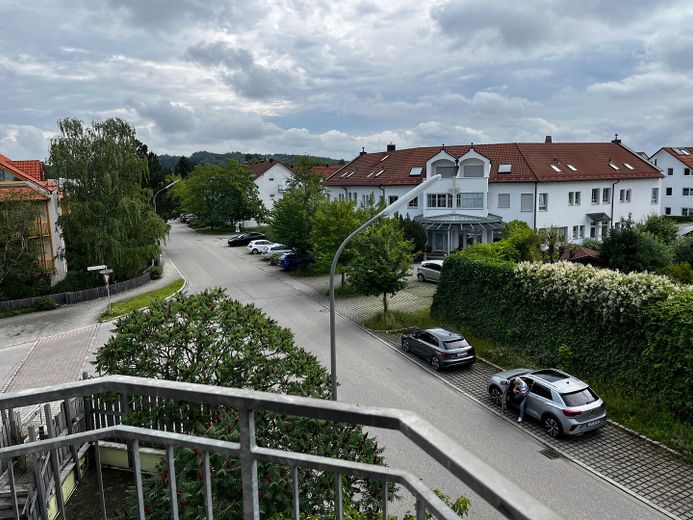 TOP STUDIO-Wohnung IDEAL Büro+Wohnen(3+4.Stock,7 Räume,gr.Balkon,) Panoramaalpenblick (GF ca. 185m2) – weitläufige grüne Umgebung