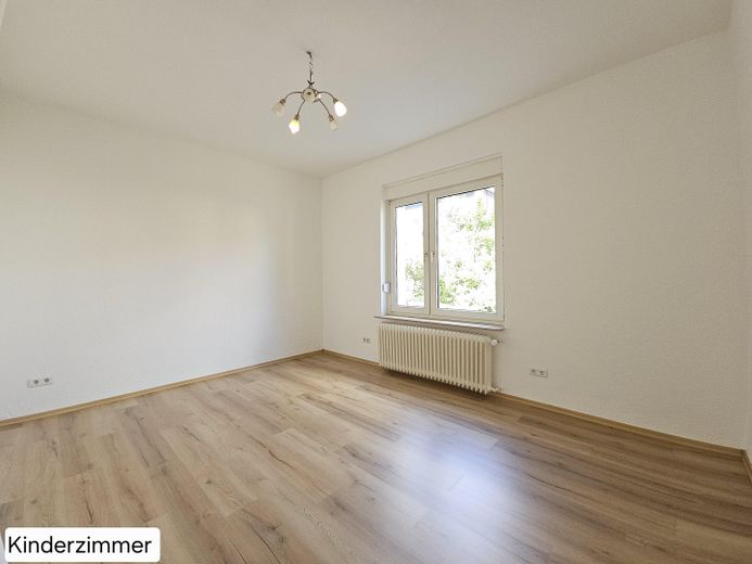 Frisch renovierte 3-Zimmer-Wohnung mit neuem Laminatboden in ruhiger & zentraler Lage – Foto 8