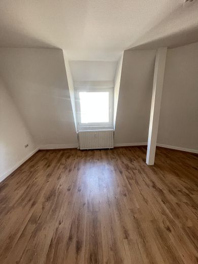 Geräumige Dachgeschosswohnung in Sterkrade – Schlafzimmer