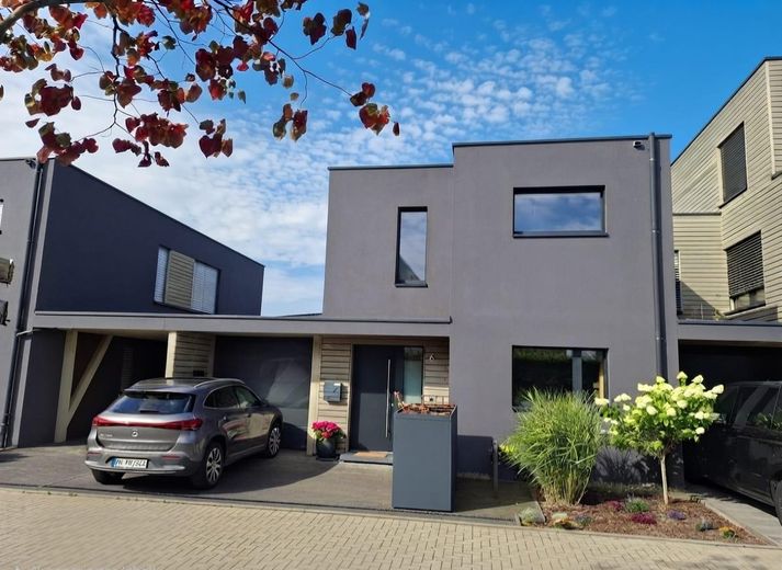 Exclusief vrijstaand huis met wellness-tuin & energieklasse A+ in het centrum van Pulheim – Frontansicht
