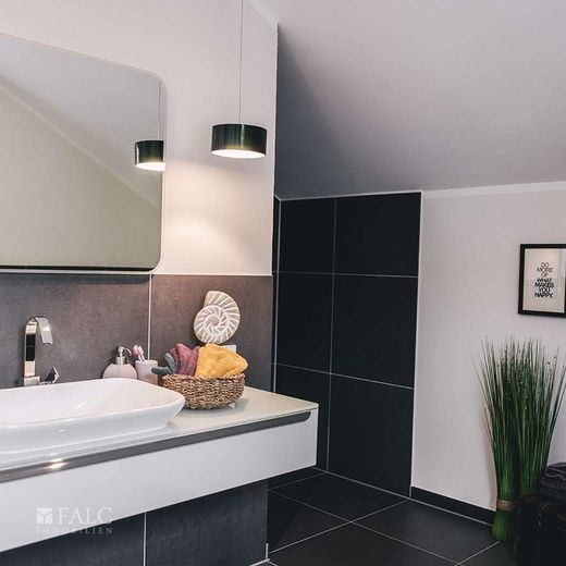 Neubauprojekt: ein Haus- zwei Einheiten! – Beispiel Badezimmer 1