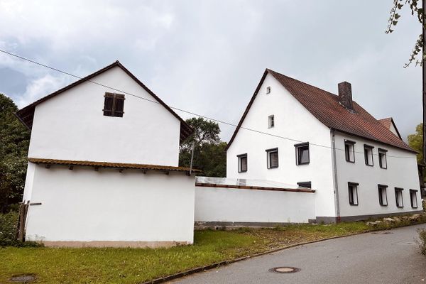 Casa unifamiliar/casa de campo con taller, gran parcela, granero y establo
