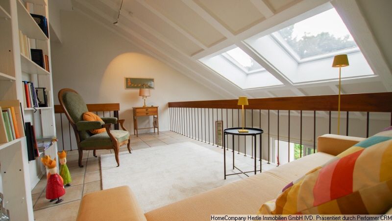 Spacieuse maisonnette au design loft très lumineux et ouvert, avec grand balcon ainsi qu’un mobilier vintage élégant, pour 3 à 12 mois à proximité immédiate du Lorettoberg, dans le quartier de Wiehre à Fribourg – 9f1e8a24fb5e861bc429d7cbb9c4d508bf814847.jpg