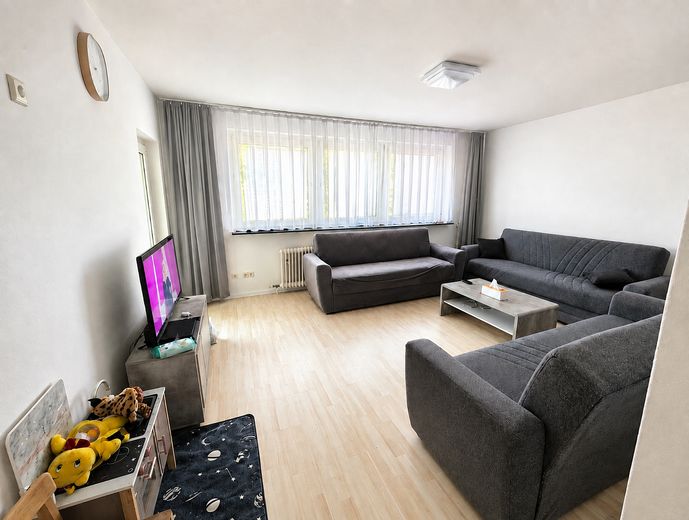 PROVISIONSFREI: Schöne 4 Zimmerwohnung mit Loggia in Mainz Bretzenheim zu verkaufen – Wohnzimmer