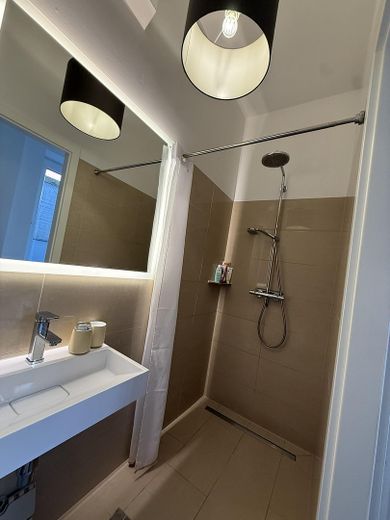 Separates WC + Dusche