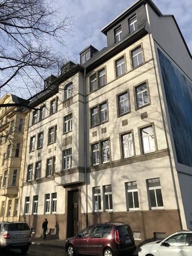 Großzügige 2-Zimmer mit Laminat, Wanne und Balkon in zentraler Lage! EBK mgl. – IMG_4070