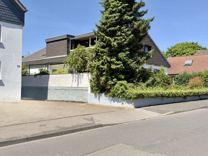 Wohnen &amp; Rendite in einer Hand · 3 - 5 Wohneinheiten · Wintergarten &amp; Traumgarten – Hausansicht