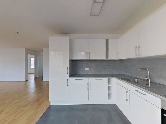 Moderne 3-Zimmer-Wohnung mit EBK und großem Balkon! – Ansicht IV: Wohn- und Esszimm…