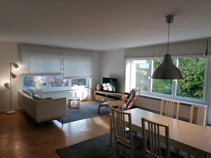 Großzügiges, helles Haus in ruhiger Wohnstraße (30km-Zone) in Pinneberg-Waldenau. – WohnZimmer-EG-1